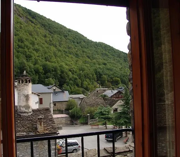 Pensión Pirineos 3*